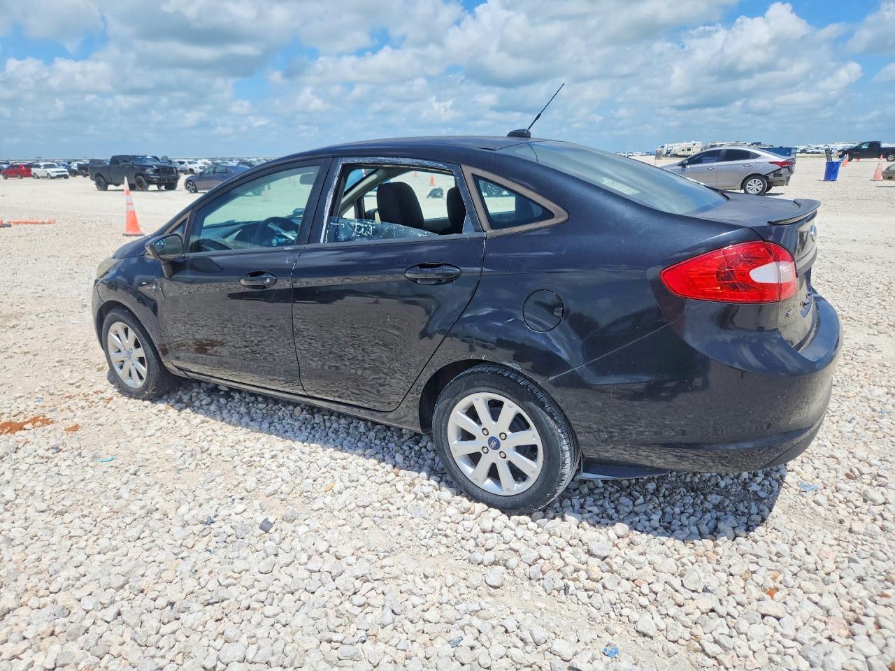 2012 Ford Fiesta Se - Image 2