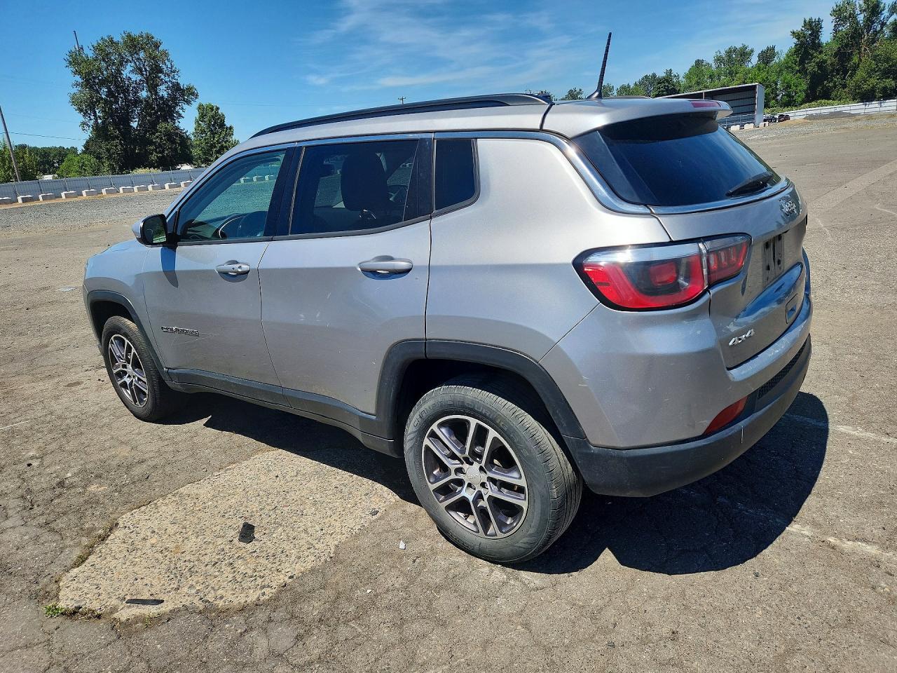 2017 Jeep Compass Latitude - Image 2
