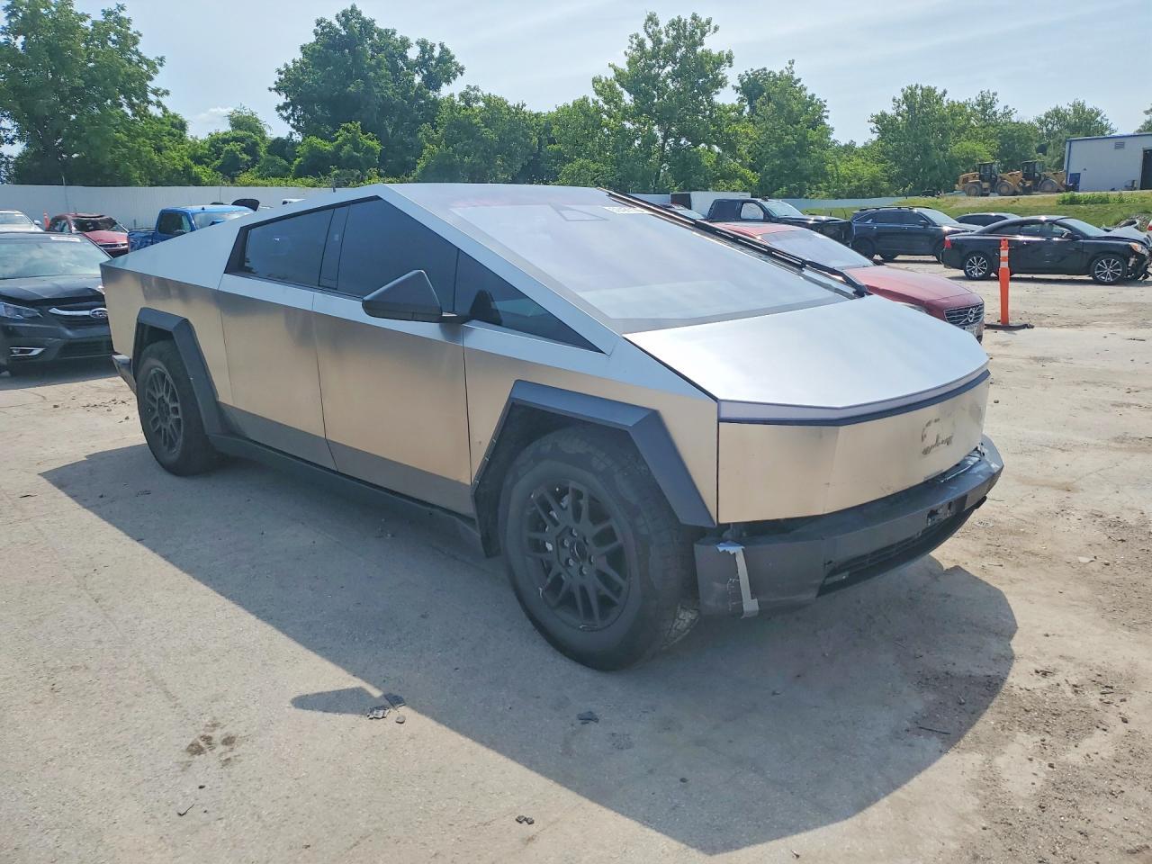2025 Tesla Cybertruck - Image 4