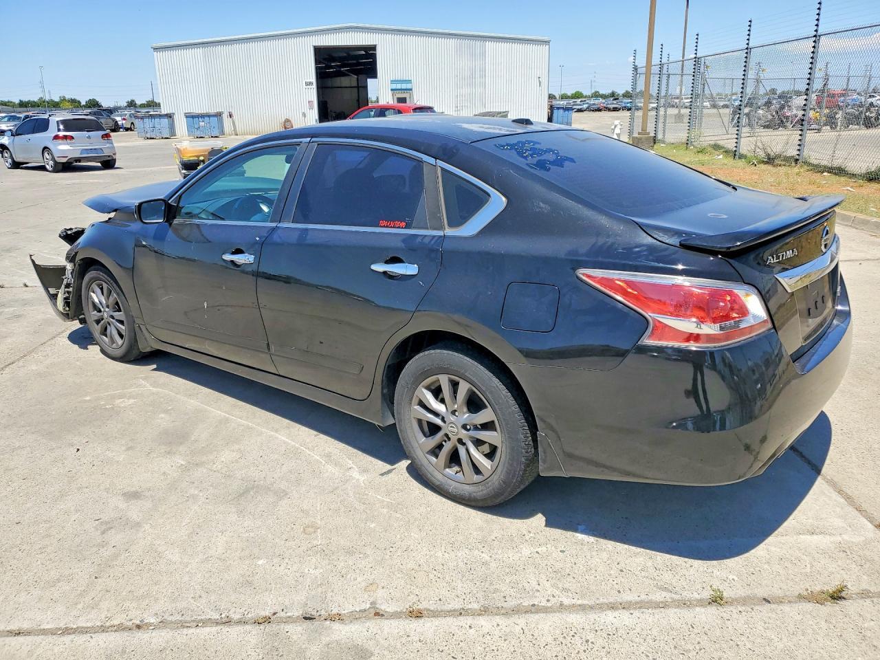 2015 Nissan Altima 2.5 S - Фото 2