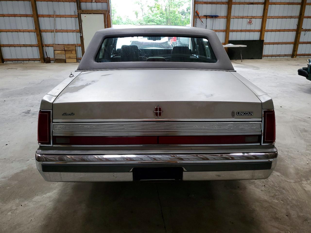 1989 Lincoln Town Car Executive L - Image 6