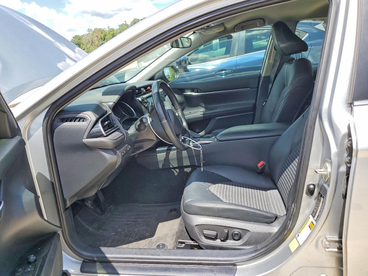 2020 Toyota Camry Se - Image 7