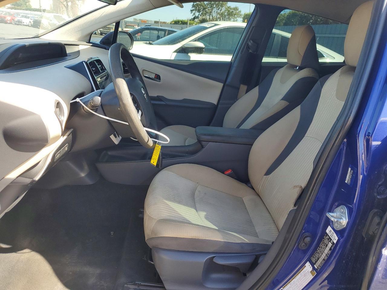 2016 Toyota Prius Two - Image 7