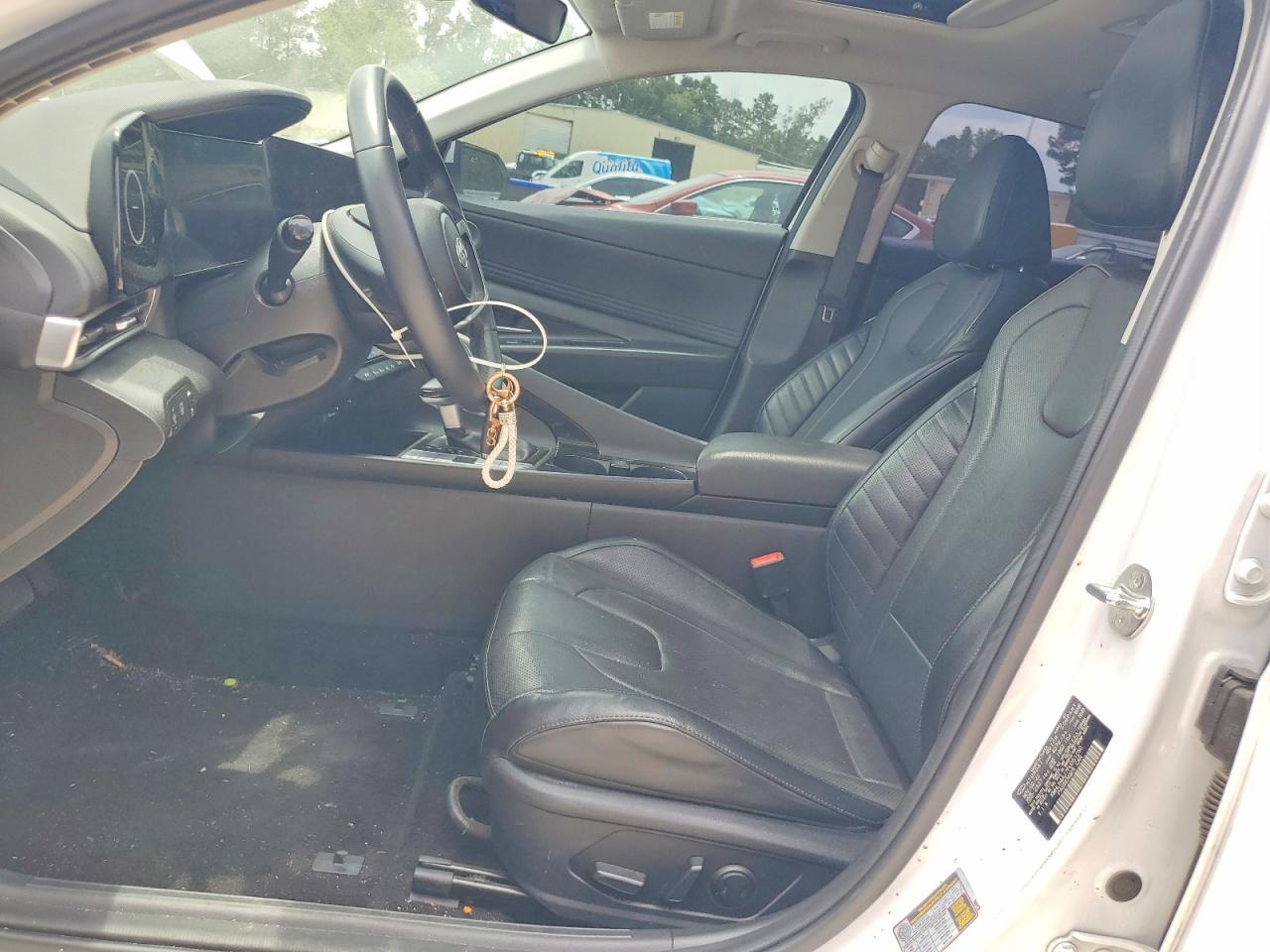 2023 Hyundai Elantra Limited - Image 7
