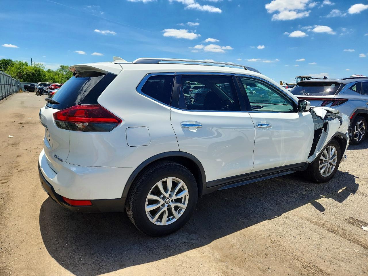 2019 Nissan Rogue Sv - Image 3