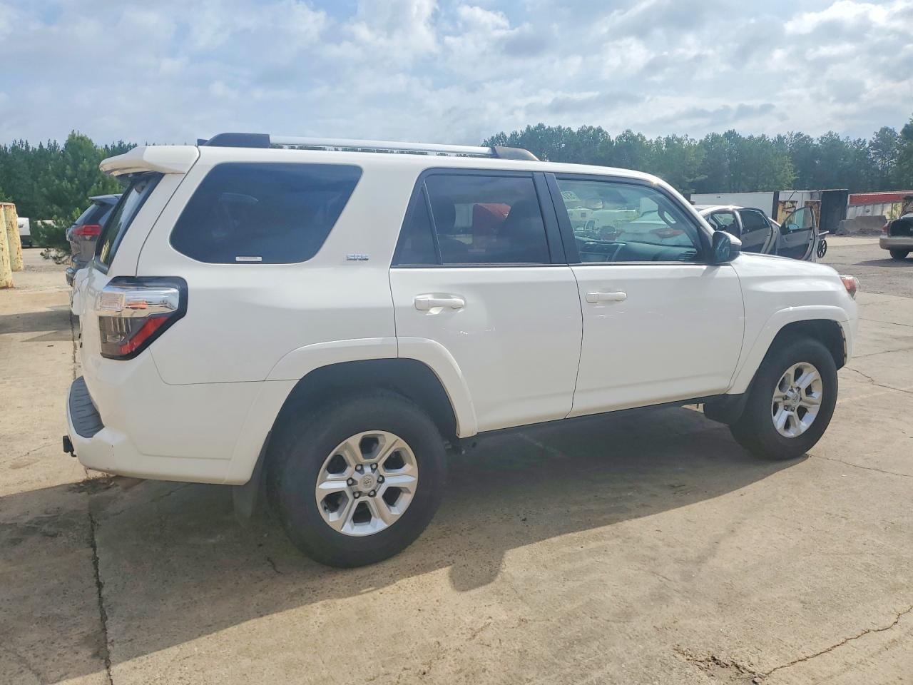2022 Toyota 4Runner Sr5 - Фото 3