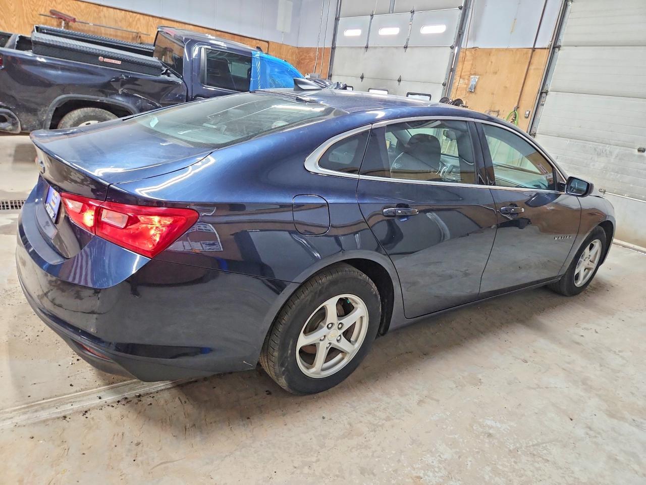 2017 Chevrolet Malibu Ls - Фото 3