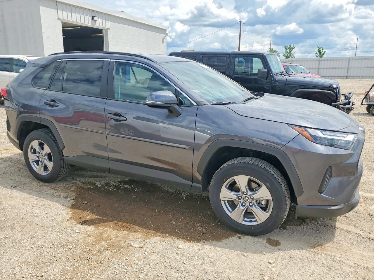 2025 Toyota Rav4 Xle - Image 4