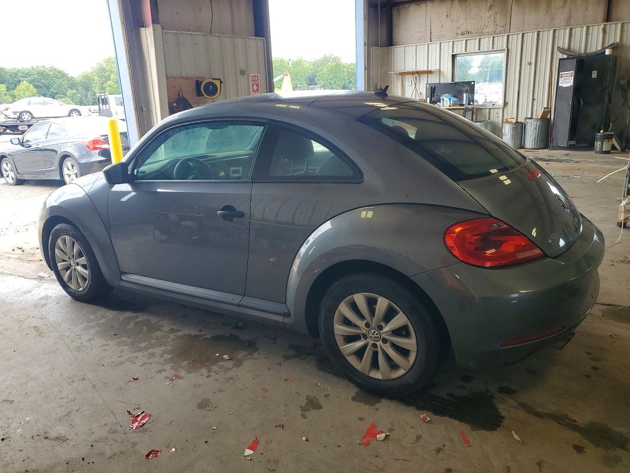 2016 Volkswagen Beetle 1.8T - Фото 2