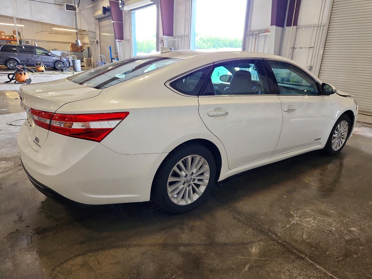 2015 Toyota Avalon Hybrid Limited - Фото 3