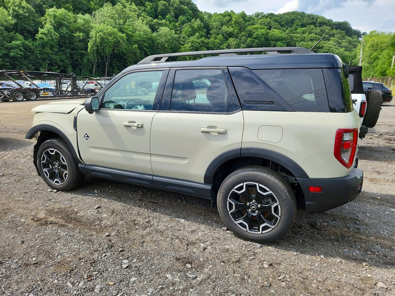 2025 Ford Bronco Sport Outer Banks - Image 2