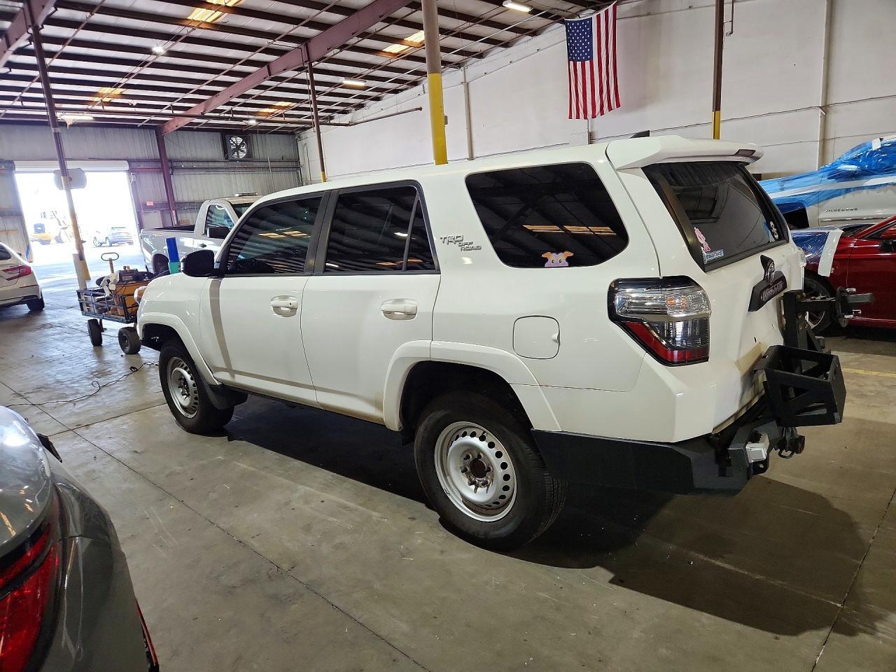2017 Toyota 4Runner Deluxe V6 - Фото 2