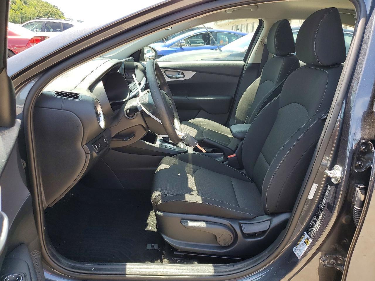 2022 Kia Forte Lxs - Image 7