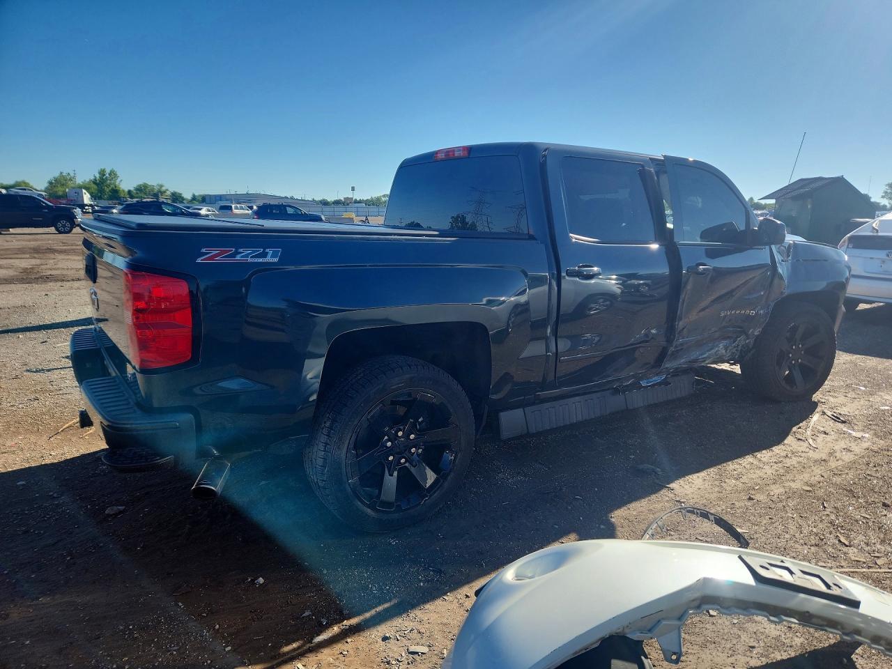 2017 Chevrolet Silverado K1500 Lt - Image 3