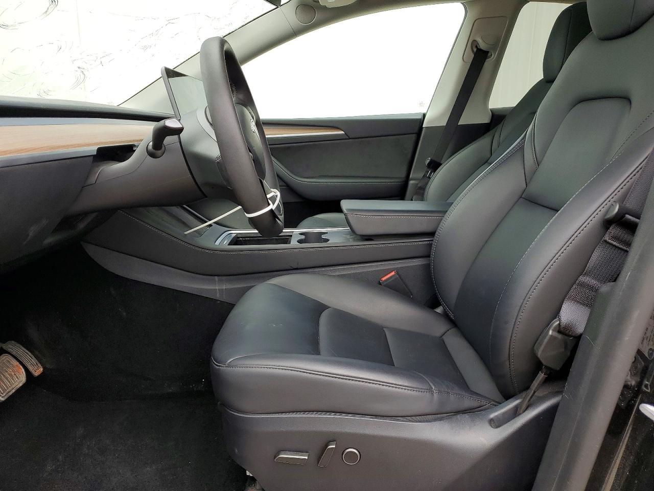 2025 Tesla Model Y - Image 7
