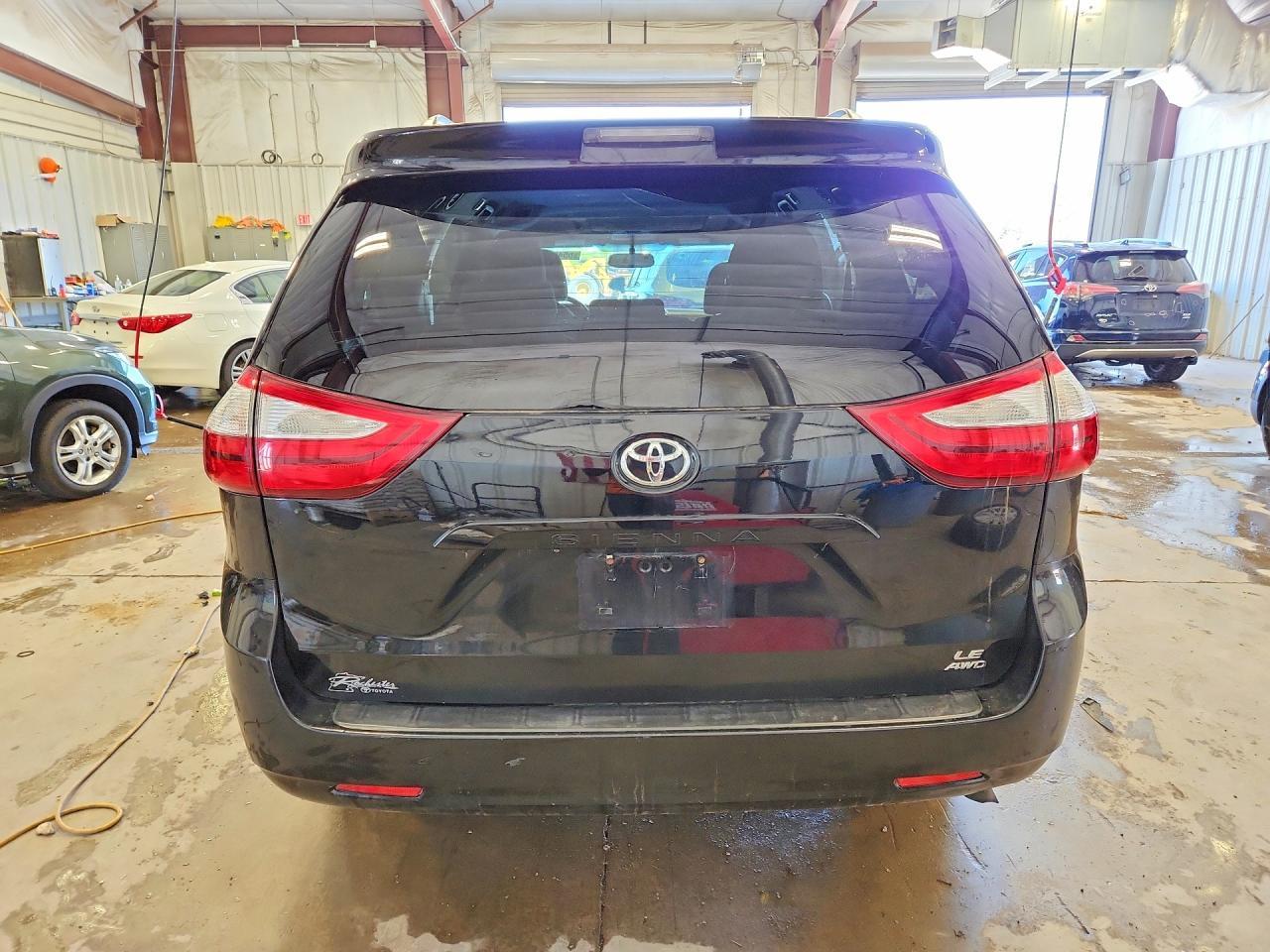2017 Toyota Sienna Le - Image 6