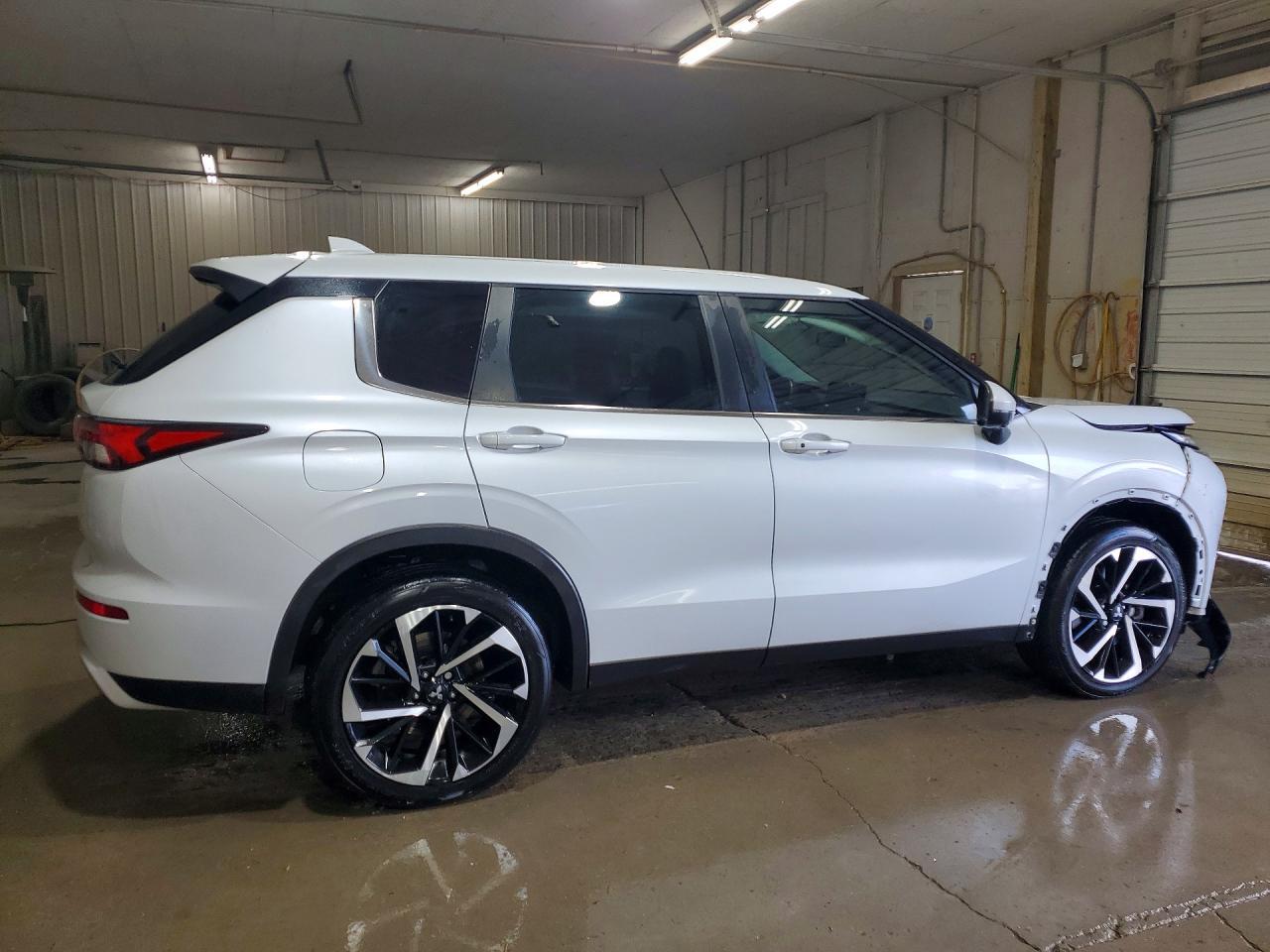 2022 Mitsubishi Outlander Se - Image 3