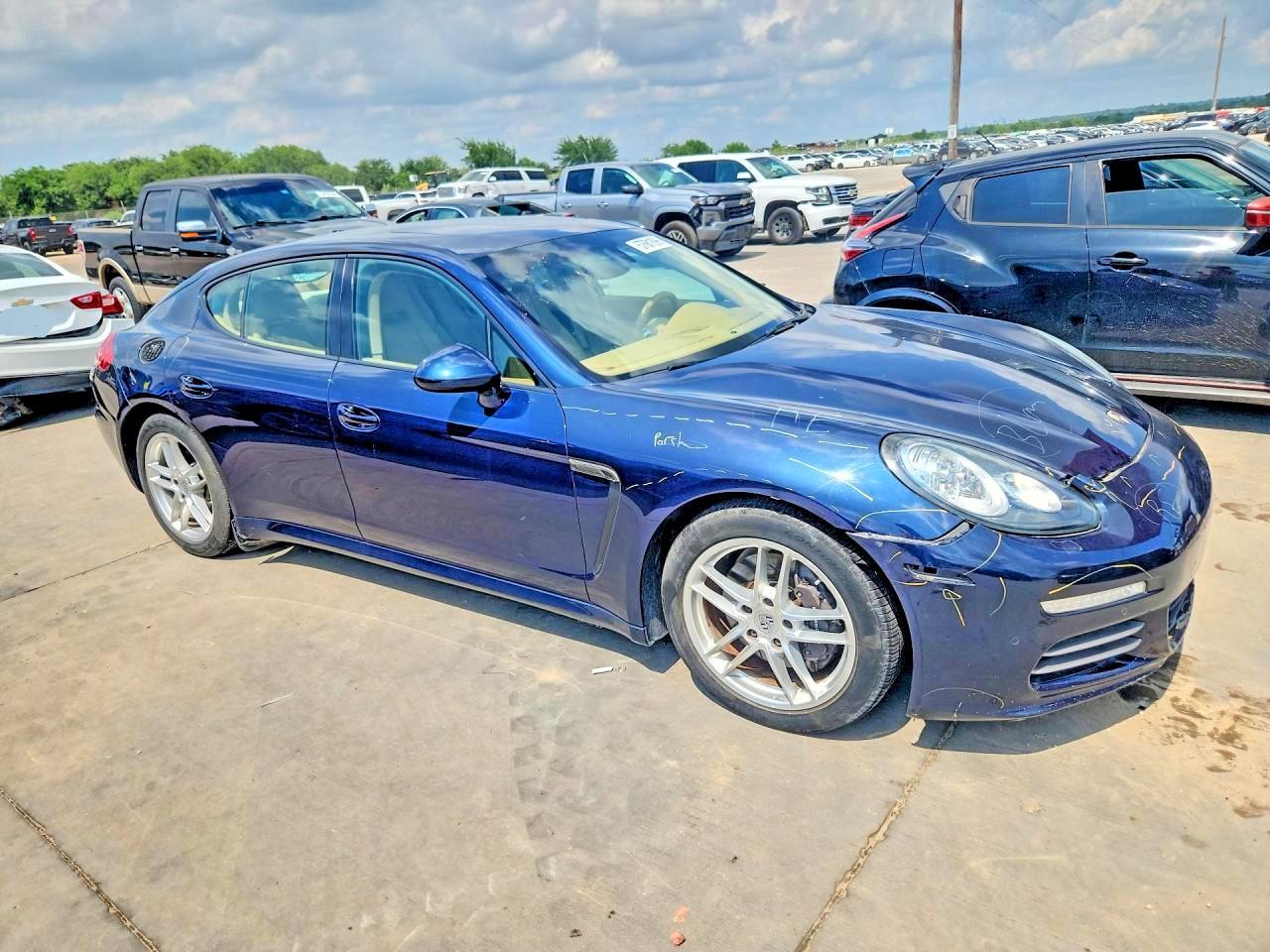 2014 Porsche Panamera 2/4 - Image 4