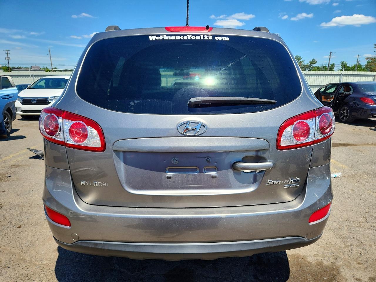 2011 Hyundai Santa Fe Gls - Image 6