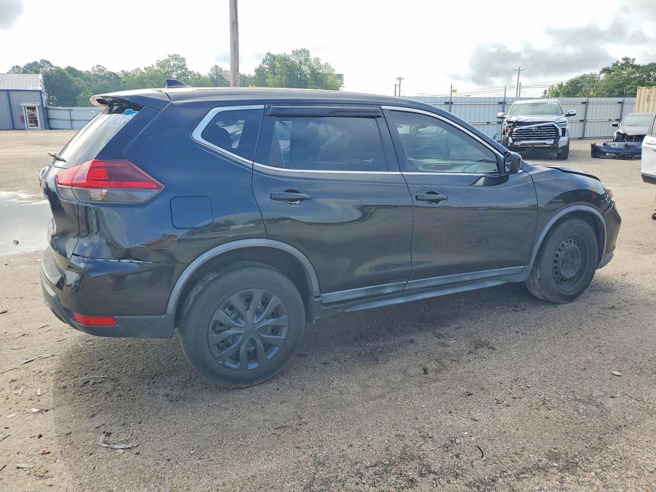 2018 Nissan Rogue S - Image 3
