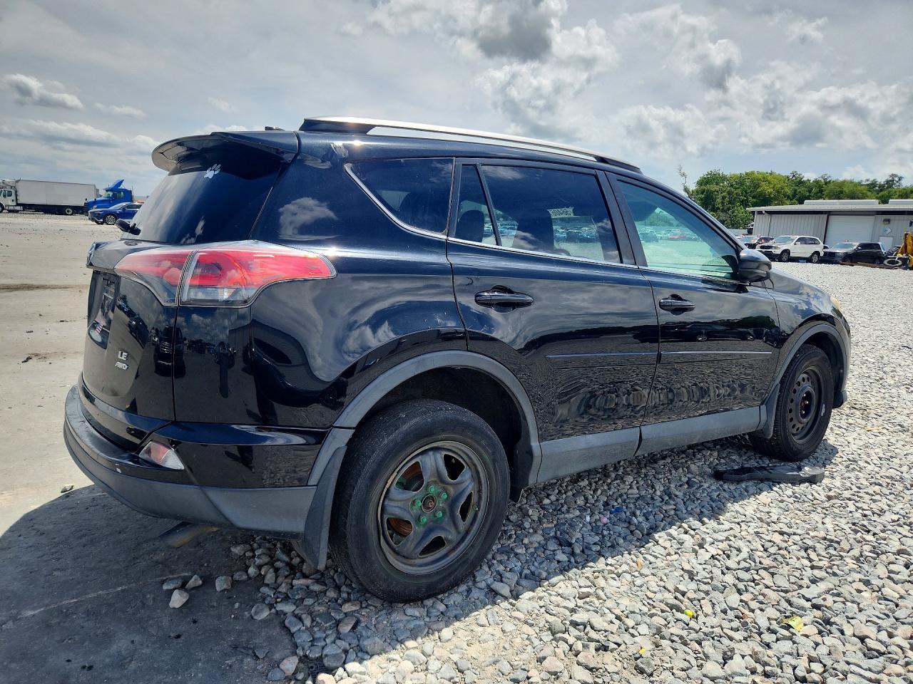 2017 Toyota Rav4 Le - Фото 3