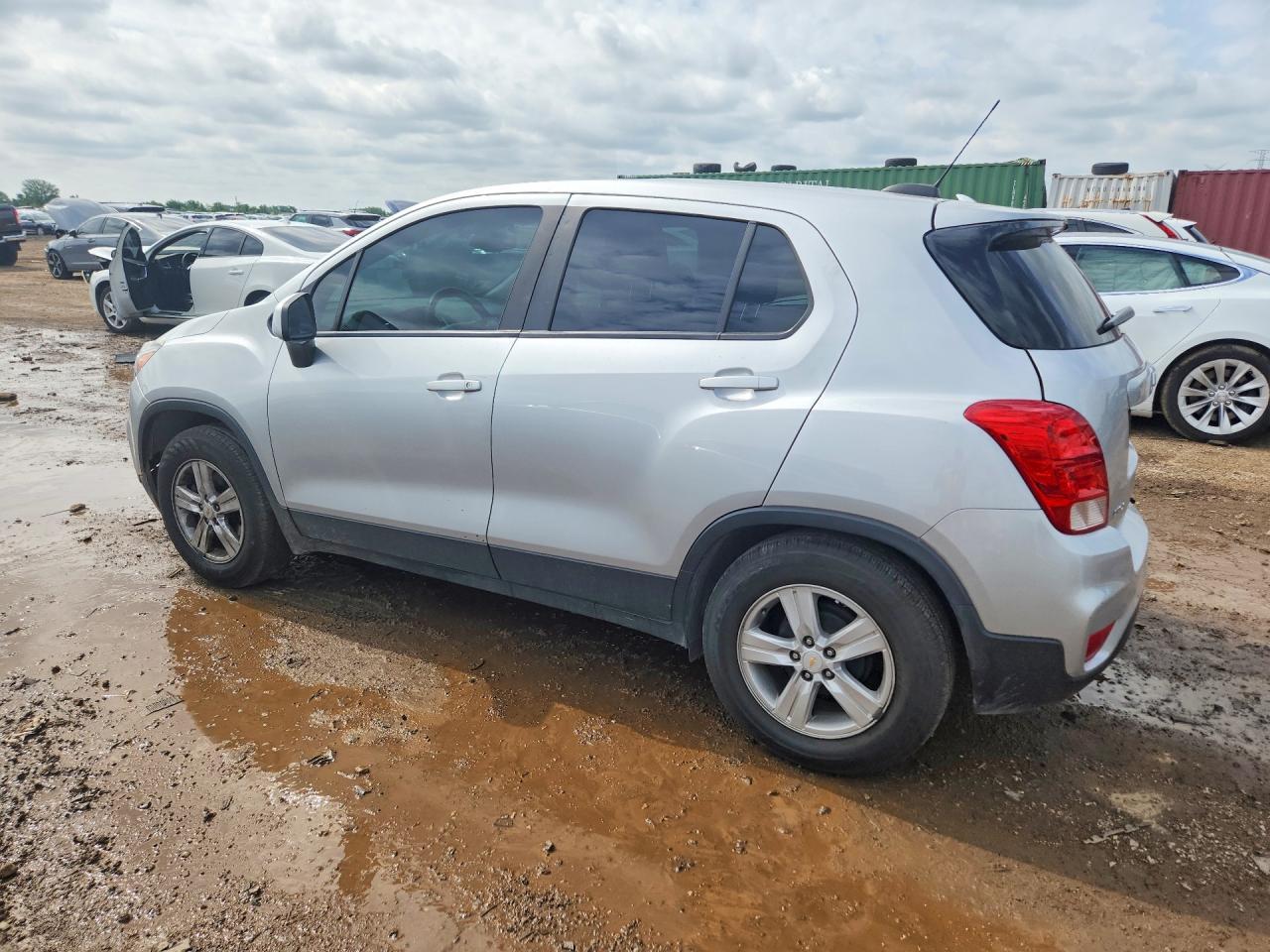 2021 Chevrolet Trax Ls - Фото 2