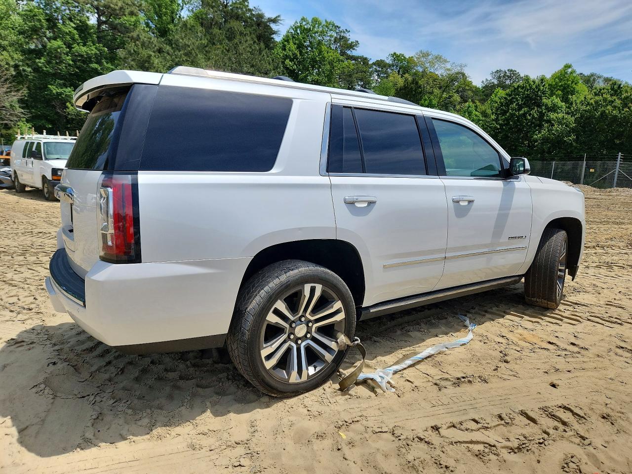 2016 GMC Yukon Denali - Image 3