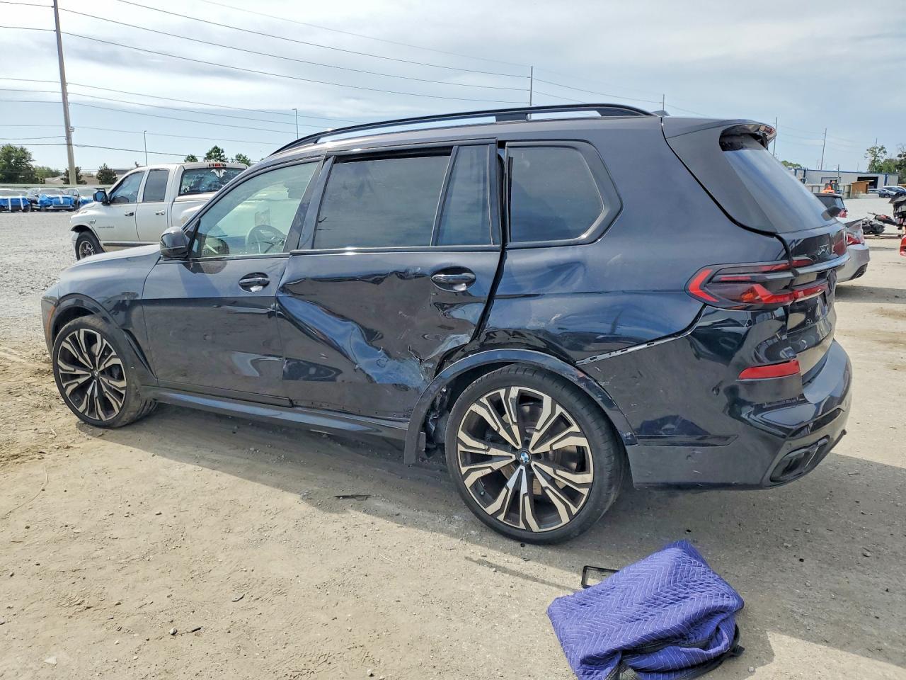 2025 BMW X7 M60I - Фото 2