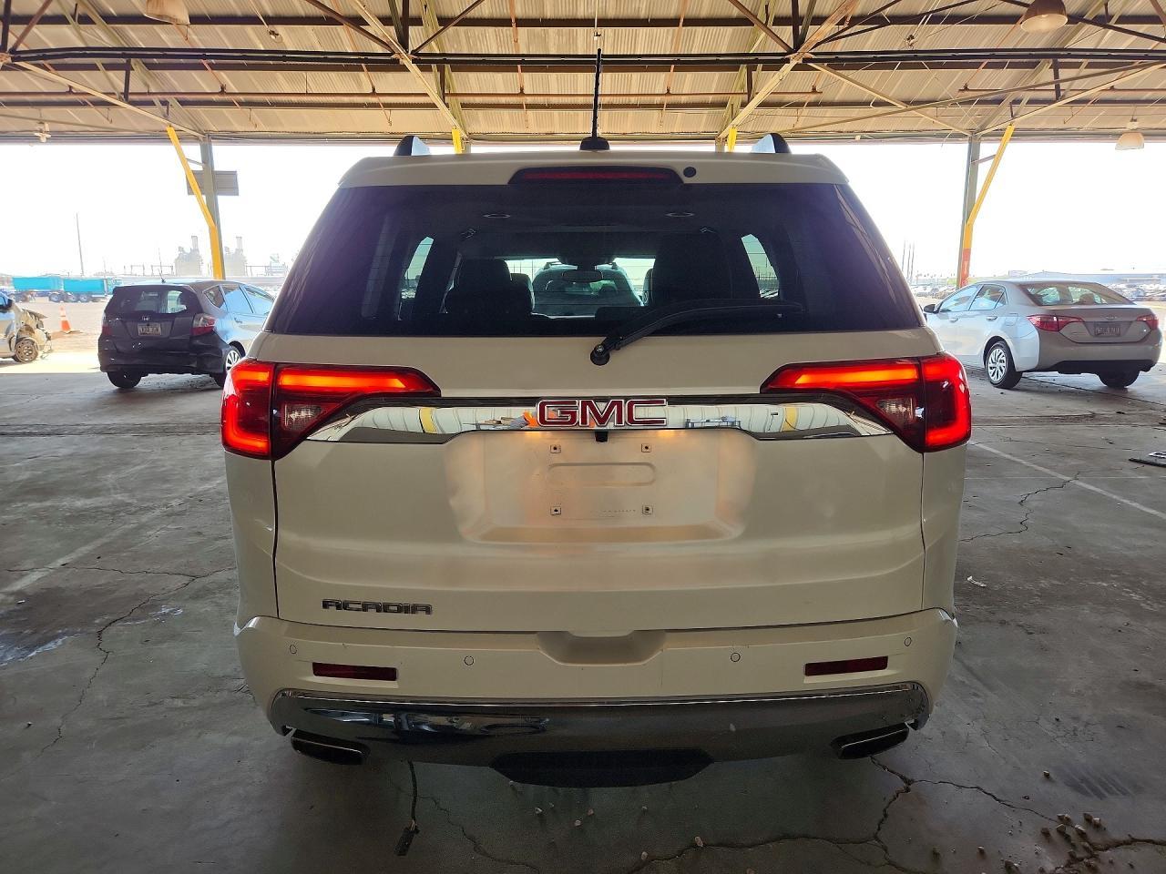 2018 GMC Acadia Denali - Фото 6