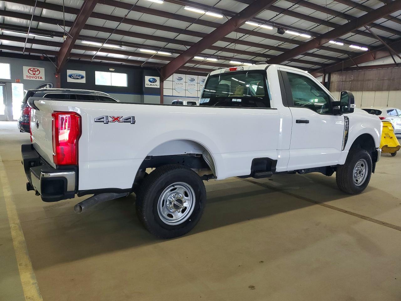 2023 Ford F250 Super Duty - Фото 3