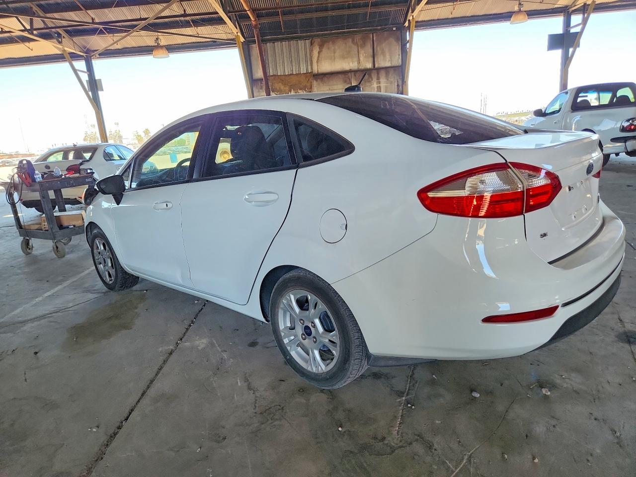 2014 Ford Fiesta Se - Фото 2