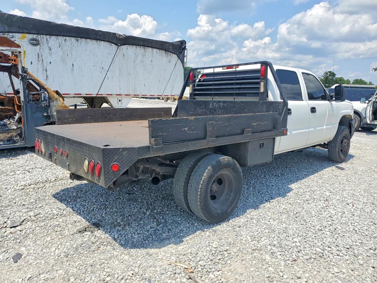 2004 Chevrolet Silverado K3500 - Фото 3