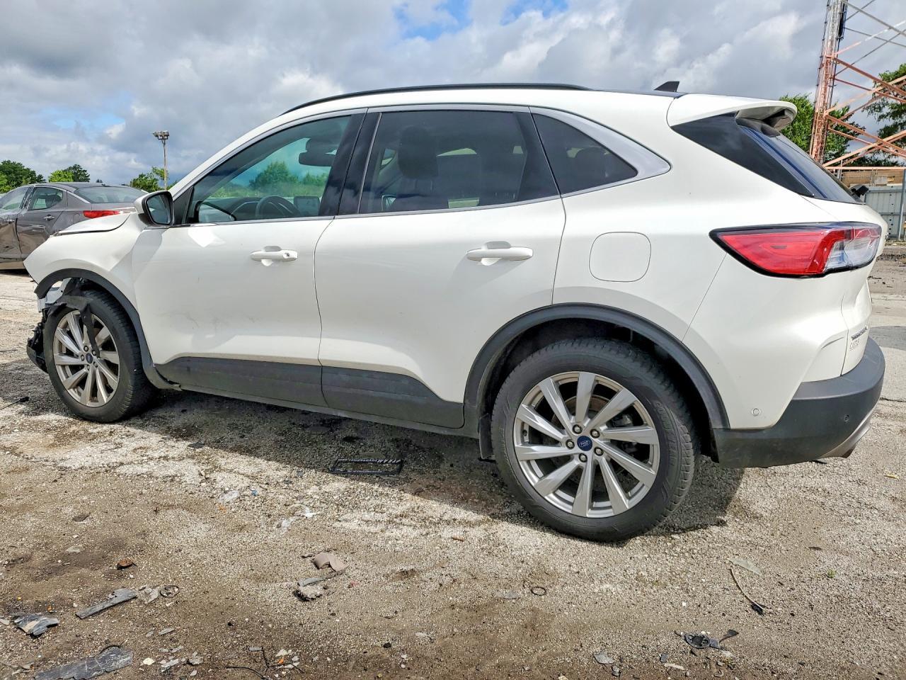 2022 Ford Escape Titanium - Фото 2
