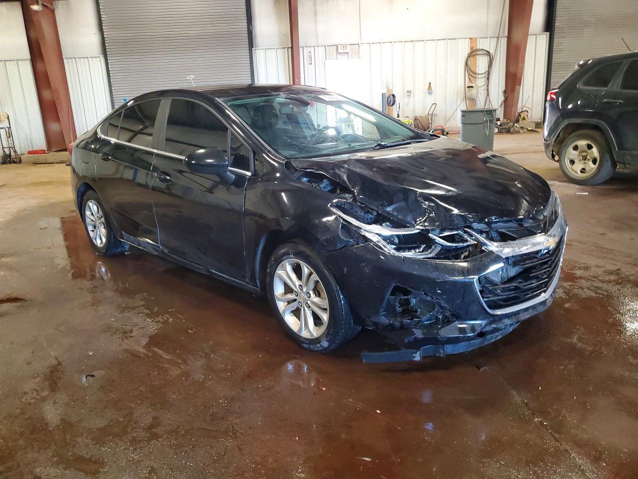 2019 Chevrolet Cruze - Image 4