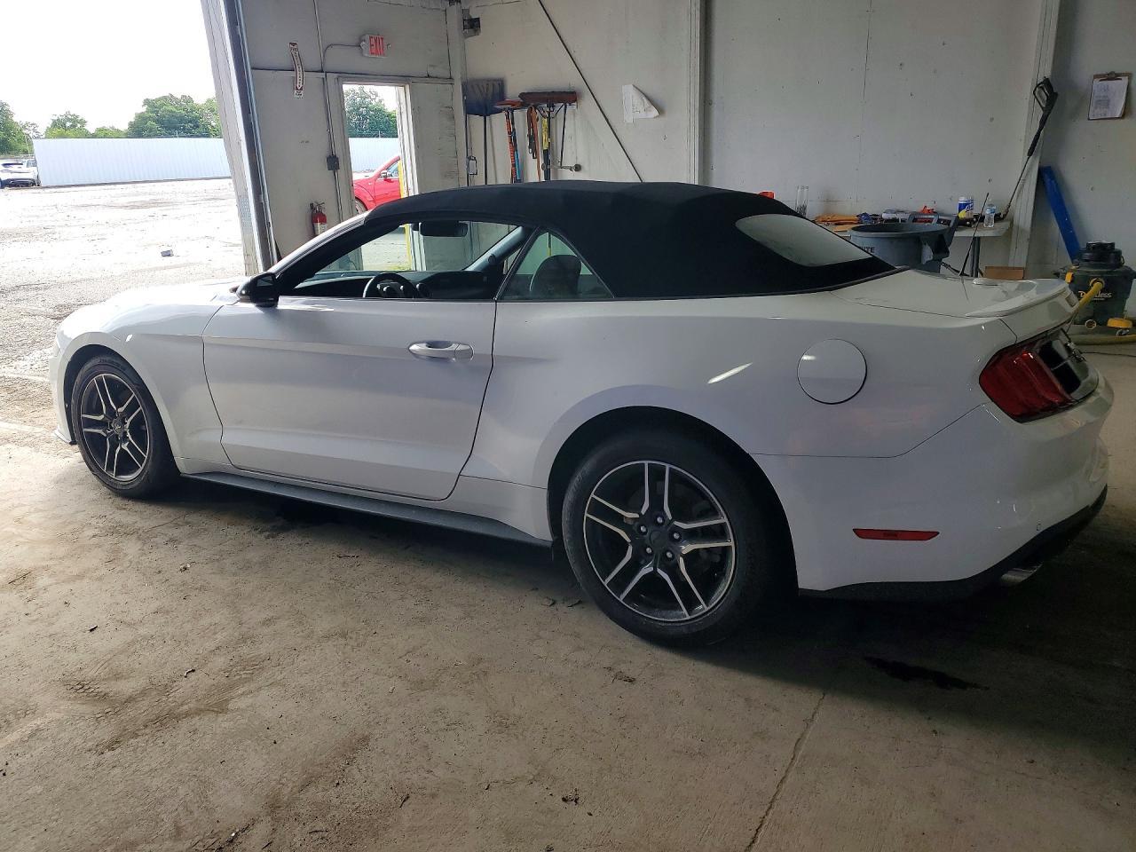 2023 Ford Mustang - Фото 2