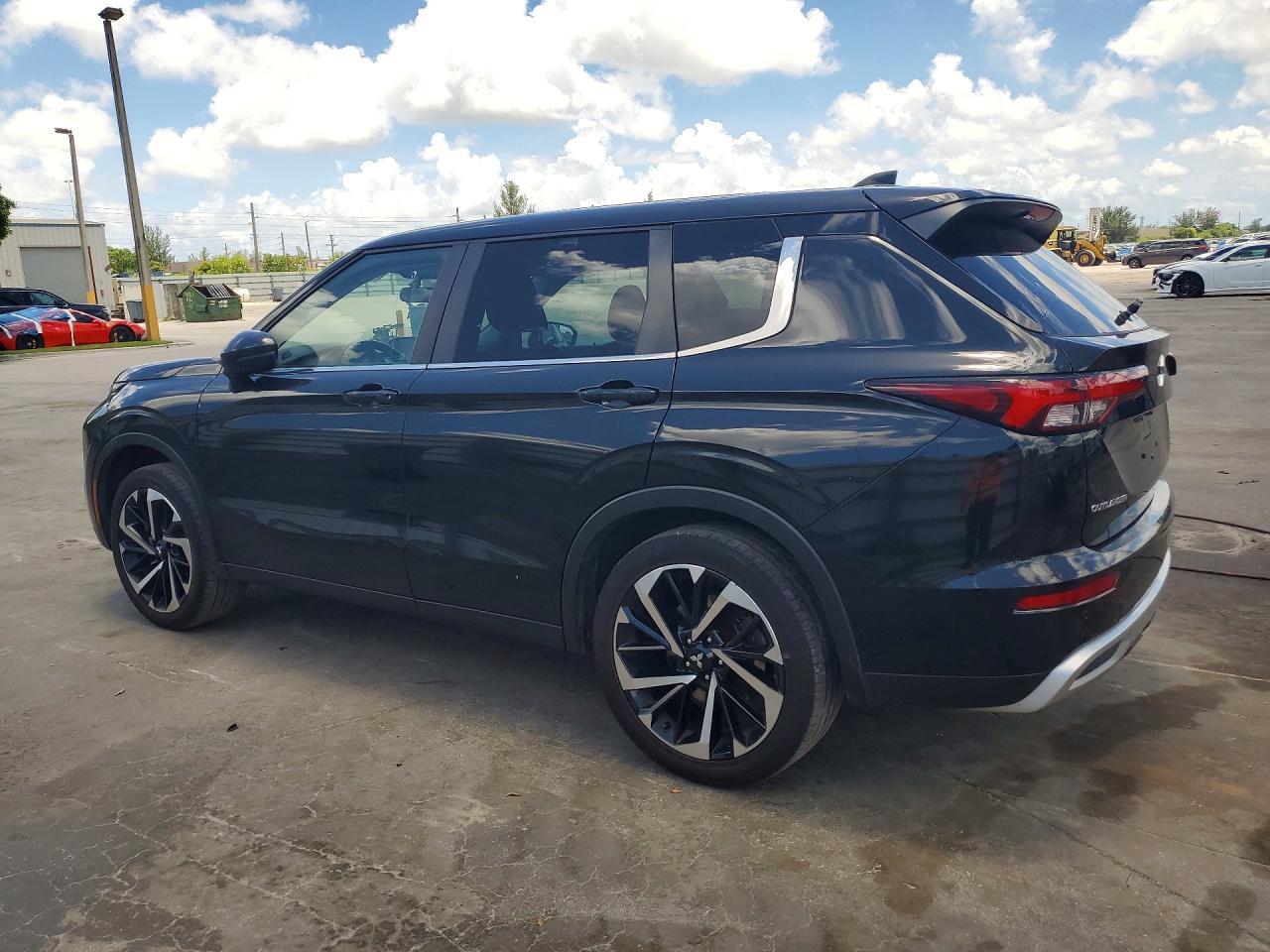 2023 Mitsubishi Outlander Se - Image 2