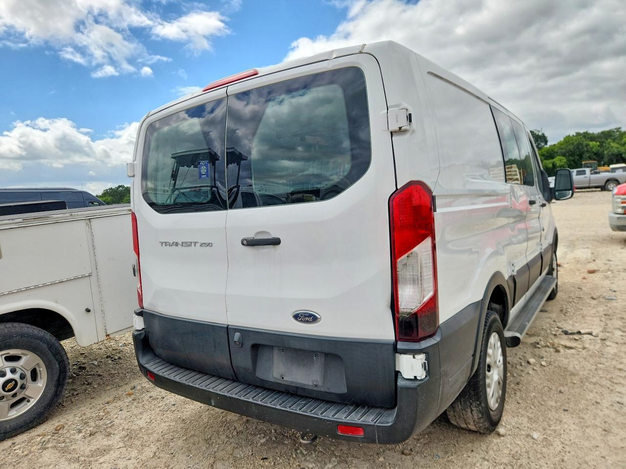 2019 Ford Transit T-250 - Фото 3