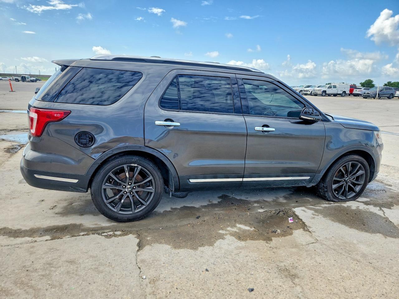 2019 Ford Explorer Limited - Image 3
