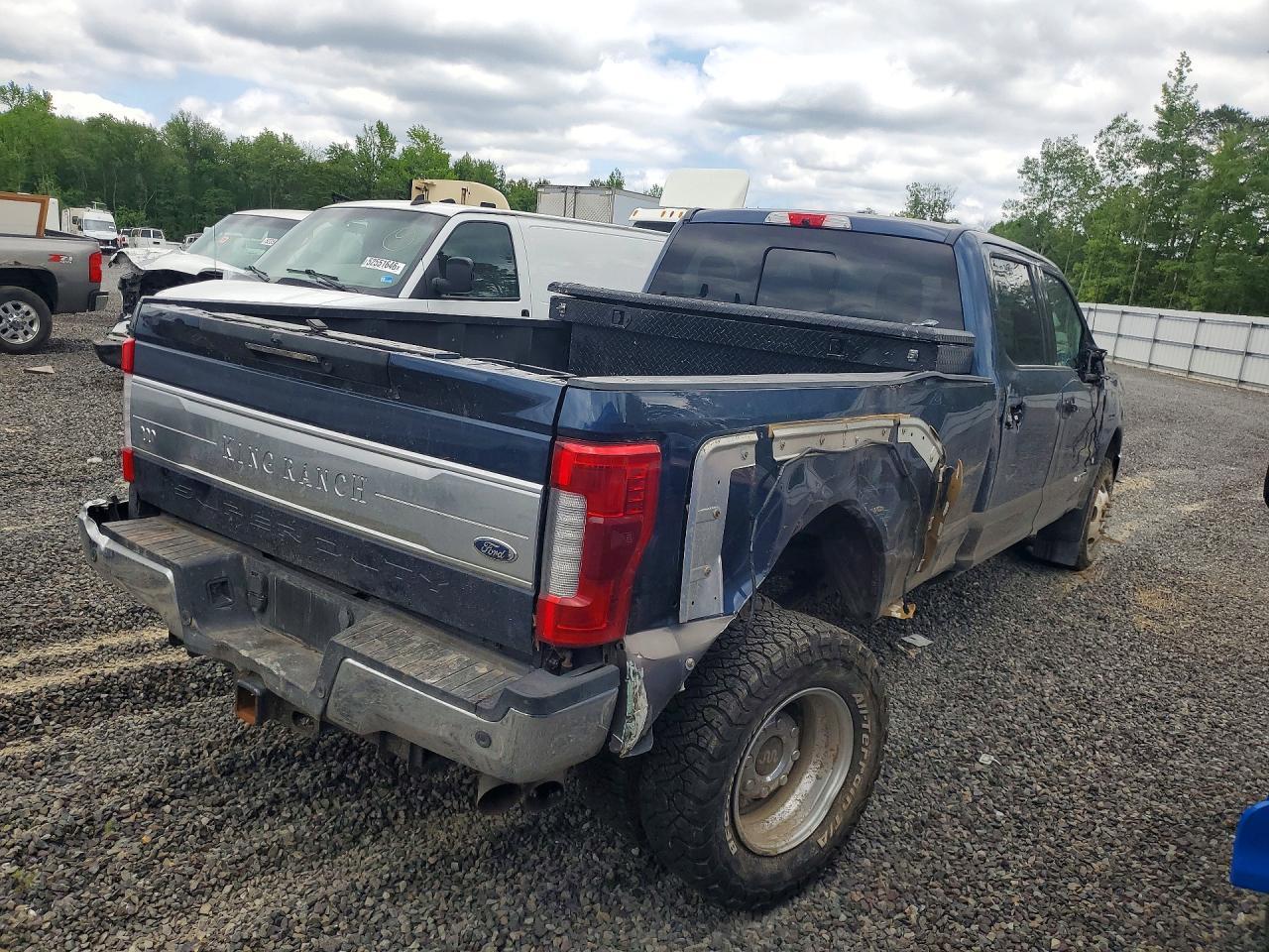 2019 Ford F350 Super Duty - Image 3