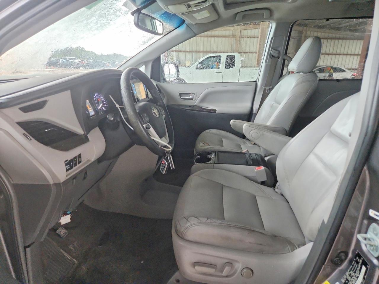 2017 Toyota Sienna Xle 8-Passenger - Фото 7