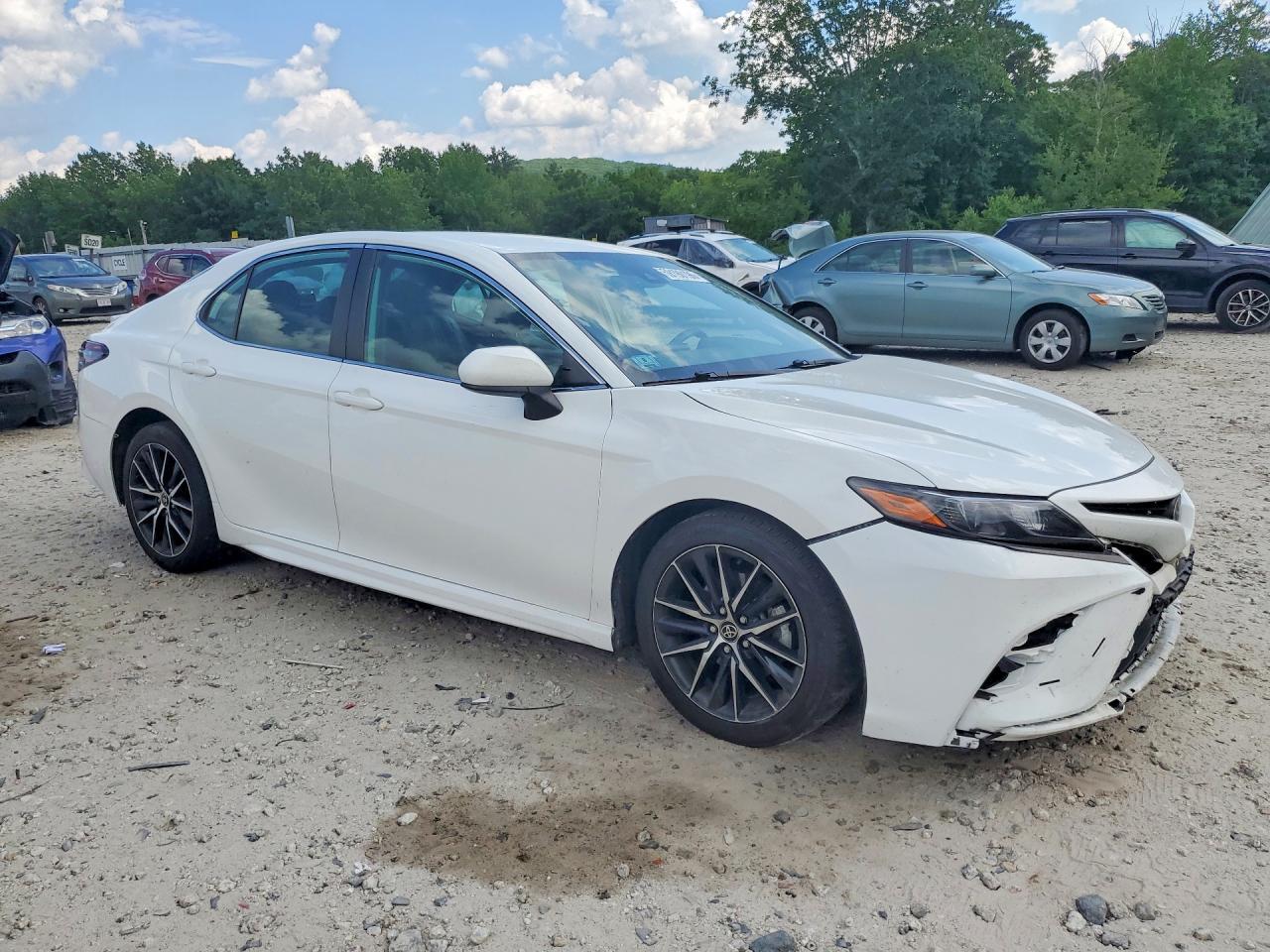 2021 Toyota Camry Se - Image 4