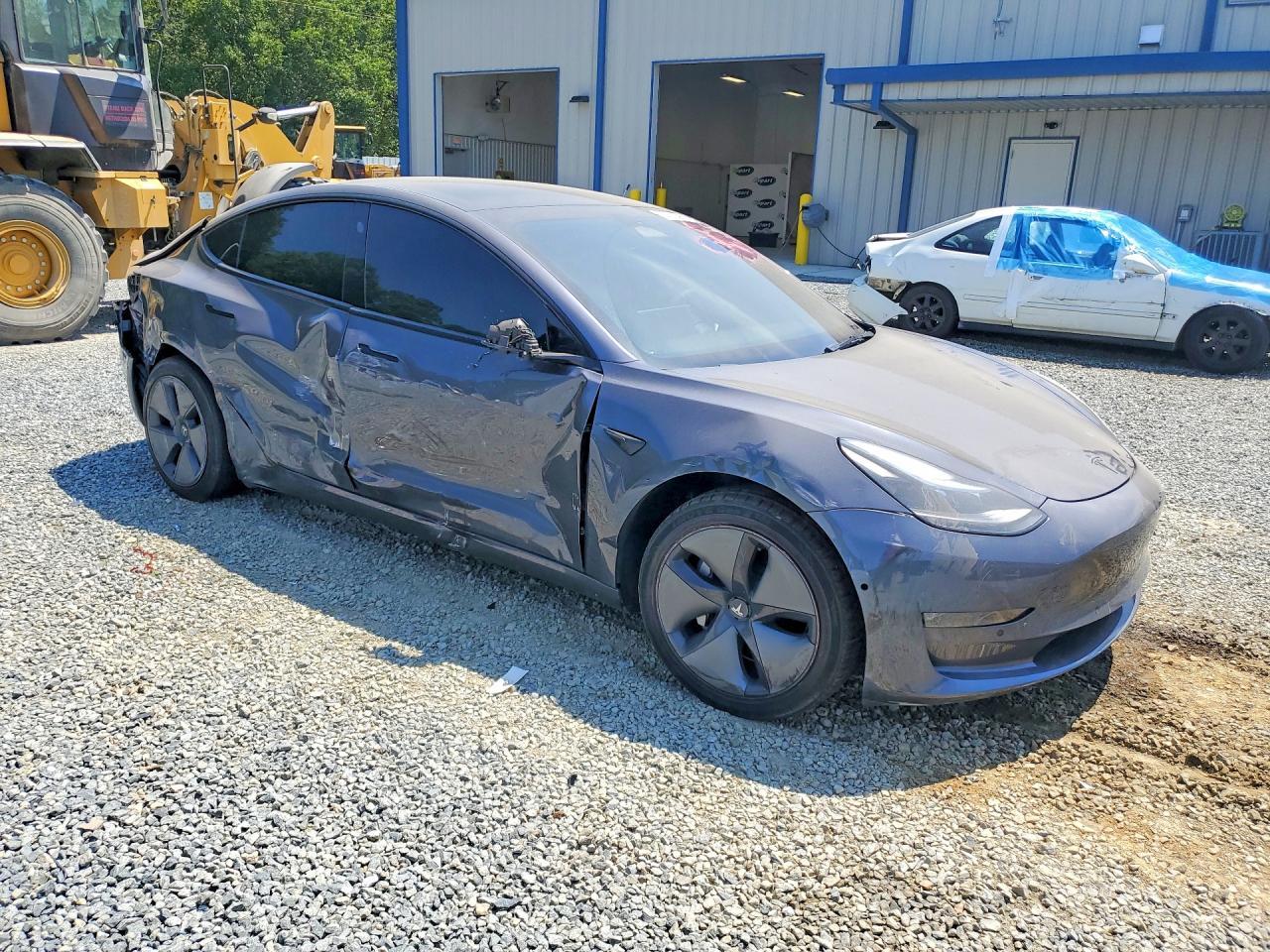 2023 Tesla Model 3 - Фото 4