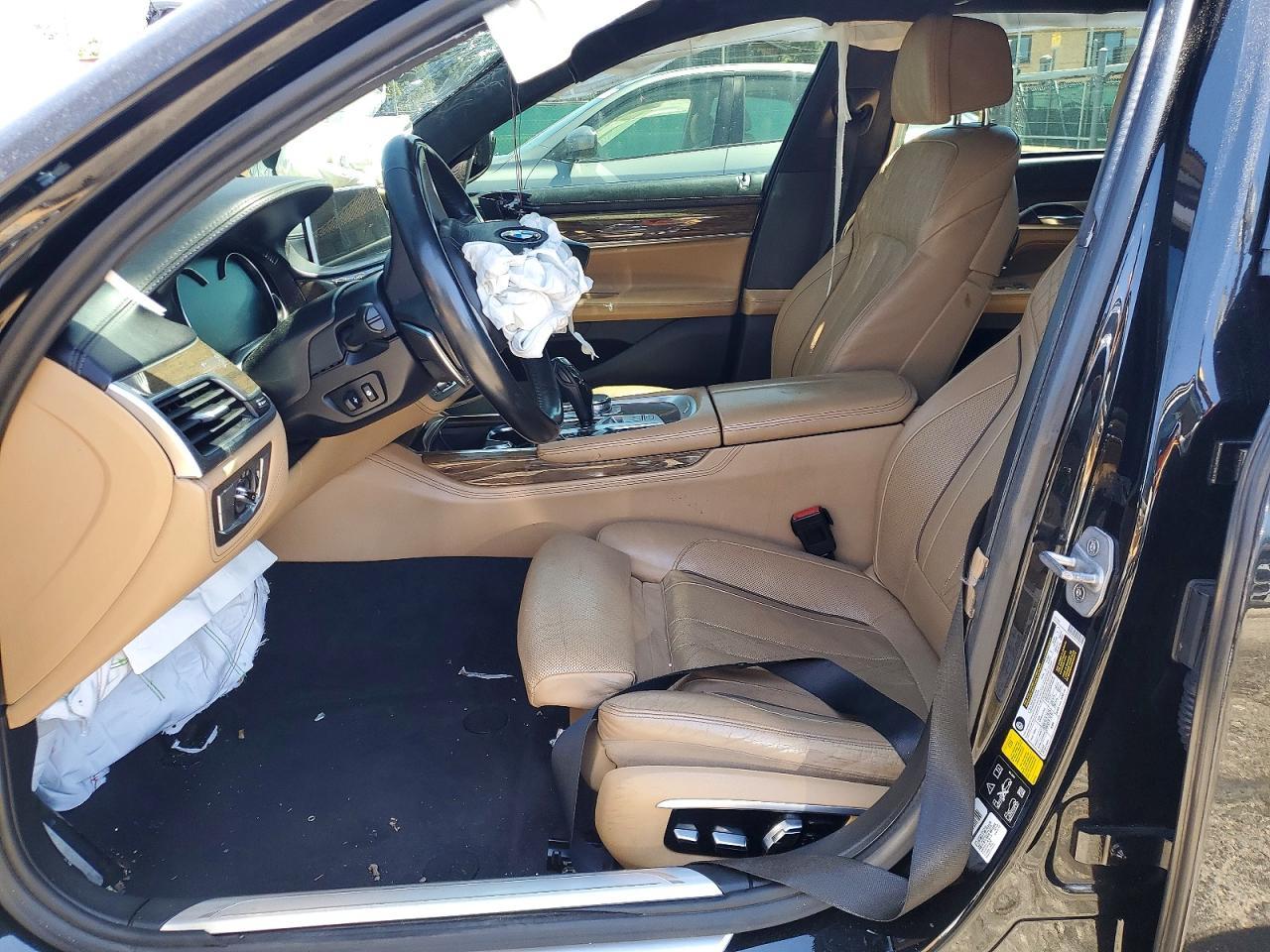 2016 BMW 750 Xi - Image 7