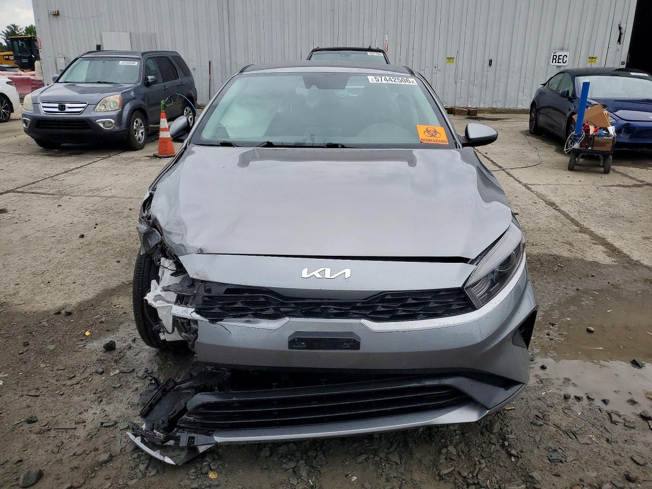 2023 Kia Forte Lxs - Image 5
