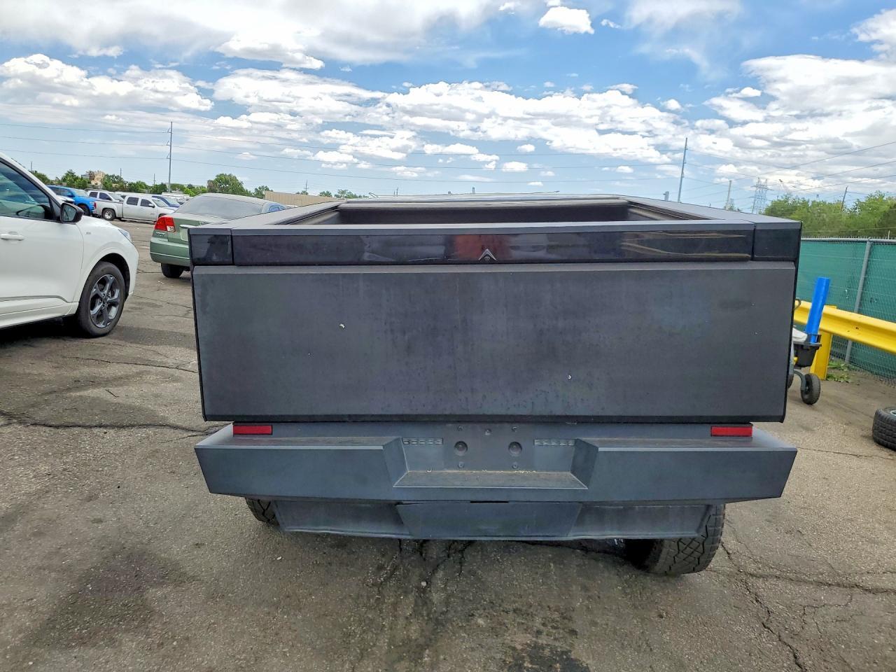 2024 Tesla Cybertruck - Фото 6