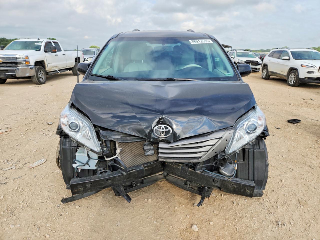 2014 Toyota Sienna Xle 7-Passenger Auto Access Se - Image 5