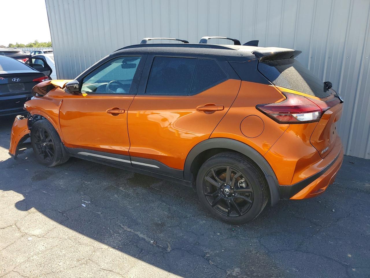 2021 Nissan Kicks Sr - Image 2