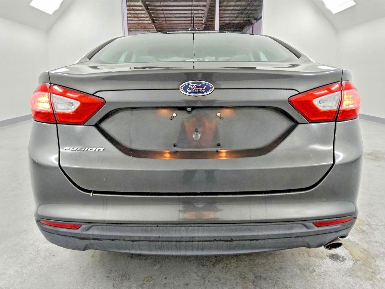 2016 Ford Fusion S - Фото 6