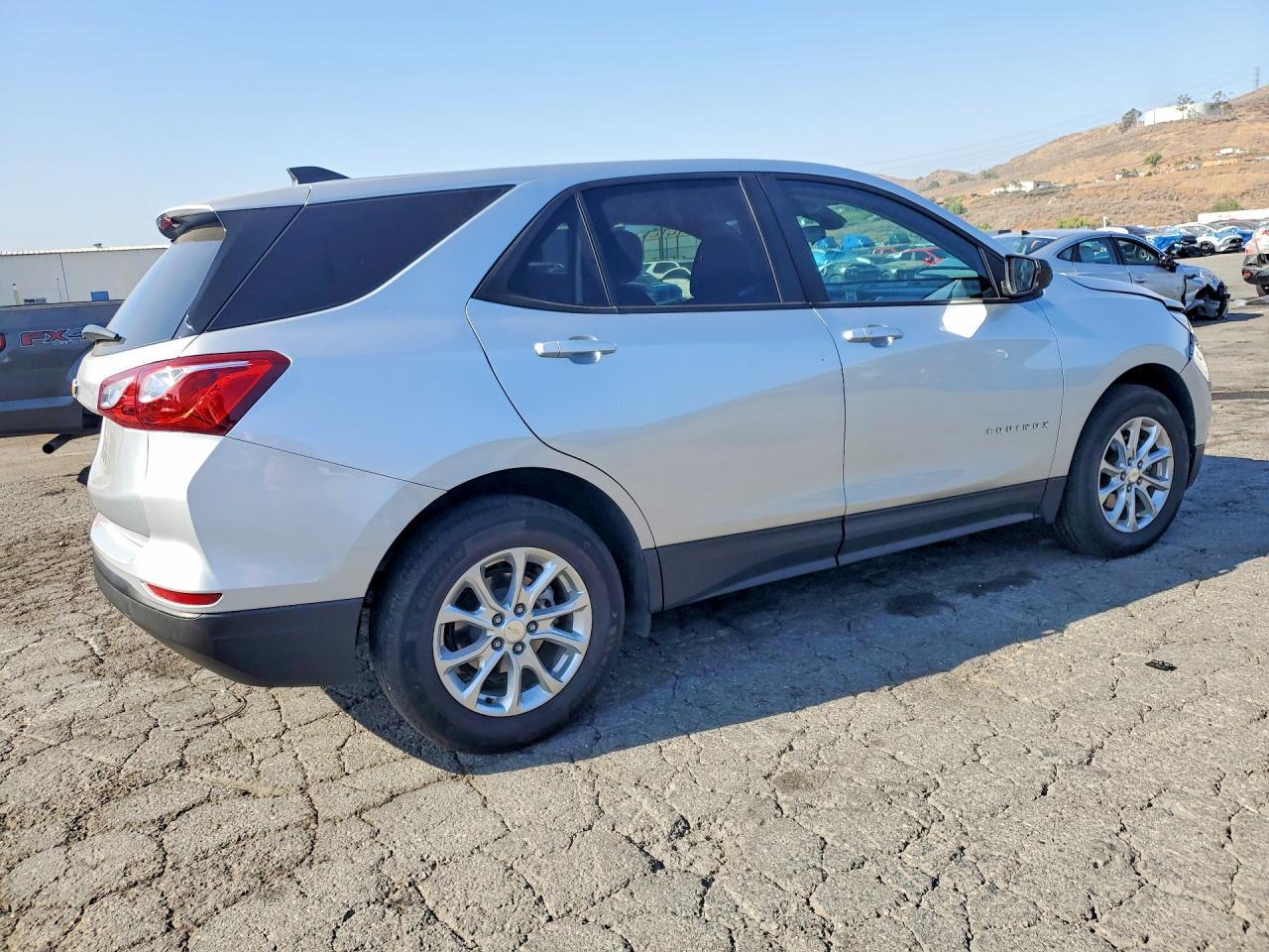 2021 Chevrolet Equinox Ls - Image 3