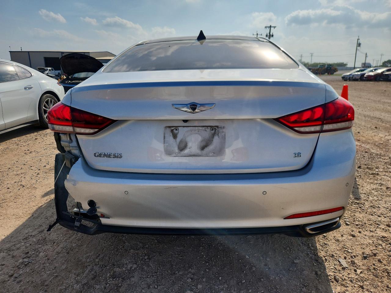 2015 Hyundai Genesis 3.8L - Фото 6